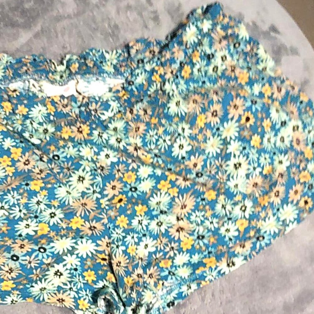 Shorts - Picture 8 of 10